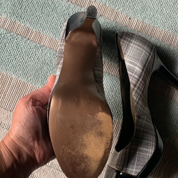 Tahari Black and white plaid stiletto almond toe high heels with gold accent. - Picture 7 of 9